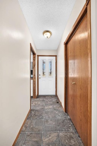 8 Sunlake Close Se, Calgary, AB - Indoor Photo Showing Other Room