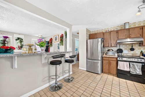6024 Madigan Drive Ne, Calgary, AB - Indoor Photo Showing Kitchen