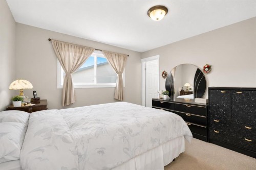6024 Madigan Drive Ne, Calgary, AB - Indoor Photo Showing Bedroom