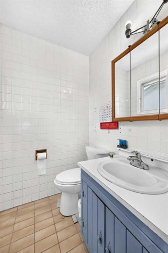 6024 Madigan Drive Ne, Calgary, AB - Indoor Photo Showing Bathroom
