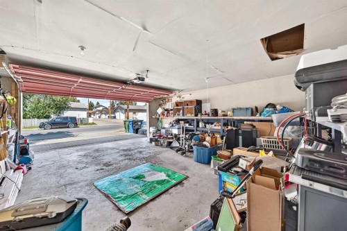 6024 Madigan Drive Ne, Calgary, AB - Indoor Photo Showing Garage