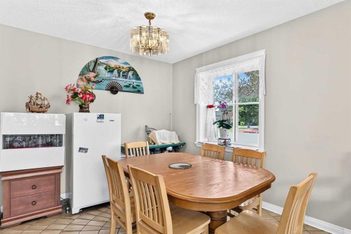 6024 Madigan Drive Ne, Calgary, AB - Indoor Photo Showing Dining Room