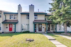 33 Woodhill Court SW Calgary, AB T2W 3P1