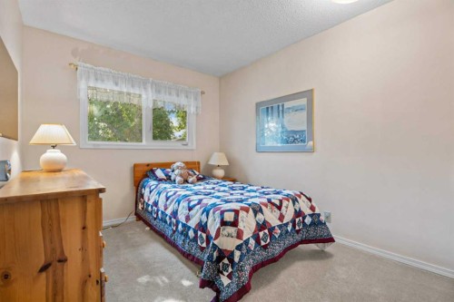 71 Templewood Road Ne, Calgary, AB - Indoor Photo Showing Bedroom