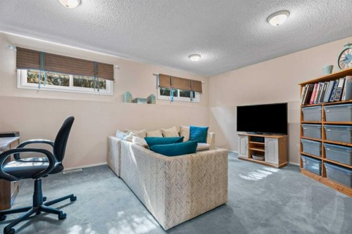 71 Templewood Road Ne, Calgary, AB - Indoor Photo Showing Office