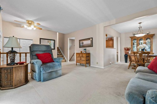 71 Templewood Road Ne, Calgary, AB - Indoor Photo Showing Living Room