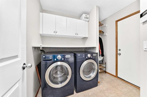 144 Cougarstone Common Sw, Calgary, AB - Indoor Photo Showing Laundry Room