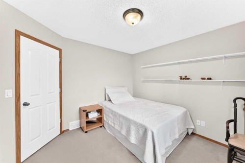144 Cougarstone Common Sw, Calgary, AB - Indoor Photo Showing Bedroom