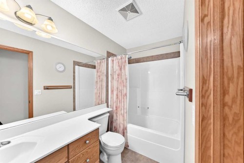 144 Cougarstone Common Sw, Calgary, AB - Indoor Photo Showing Bathroom