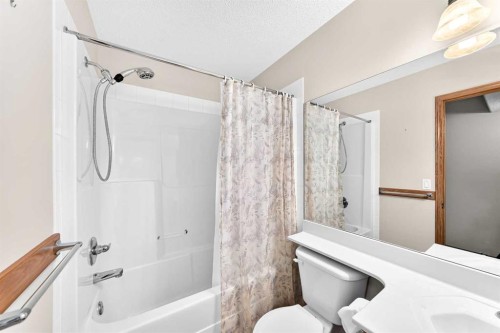144 Cougarstone Common Sw, Calgary, AB - Indoor Photo Showing Bathroom