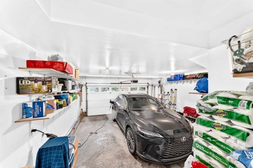 144 Cougarstone Common Sw, Calgary, AB - Indoor Photo Showing Garage