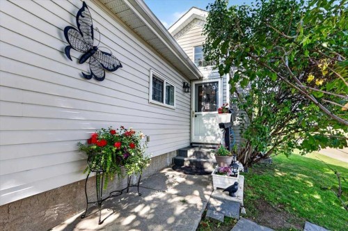 74 San Diego Manor Ne, Calgary, AB 