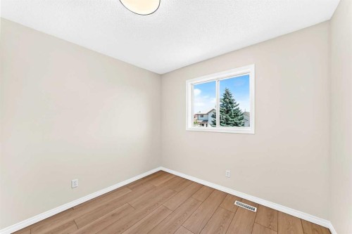 94 Arbour Wood Mews Nw, Calgary, AB - Indoor Photo Showing Other Room