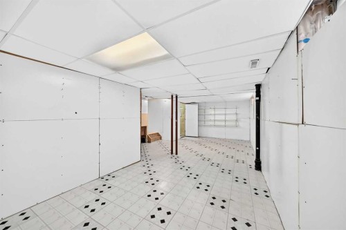 94 Arbour Wood Mews Nw, Calgary, AB - Indoor Photo Showing Other Room