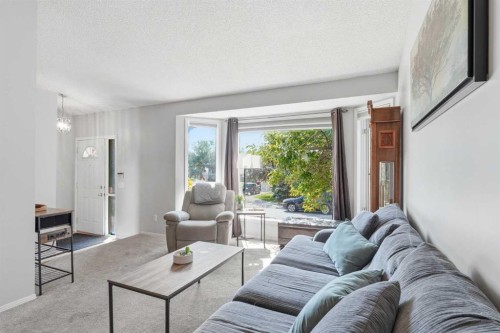 271 Erin Meadow Close Se, Calgary, AB - Indoor Photo Showing Living Room