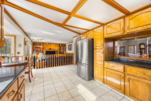 2203 Sirocco Drive Sw, Calgary, AB - Indoor Photo Showing Kitchen