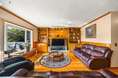 2203 Sirocco Drive Sw, Calgary, AB - Indoor Photo Showing Living Room