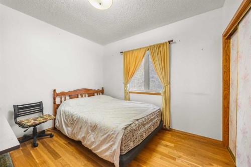 2203 Sirocco Drive Sw, Calgary, AB - Indoor Photo Showing Bedroom