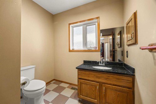 2203 Sirocco Drive Sw, Calgary, AB - Indoor Photo Showing Bathroom