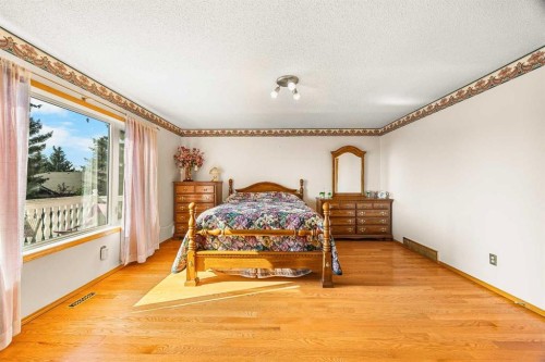 2203 Sirocco Drive Sw, Calgary, AB - Indoor Photo Showing Bedroom