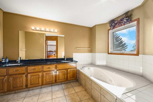 2203 Sirocco Drive Sw, Calgary, AB - Indoor Photo Showing Bathroom