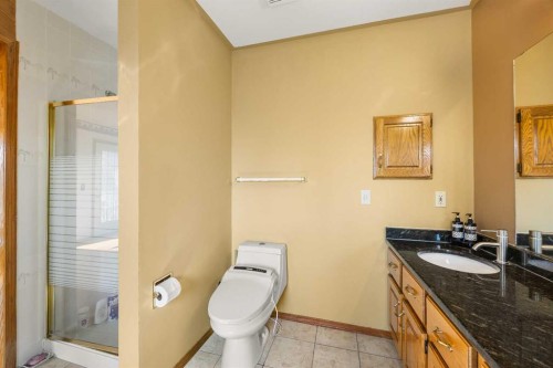2203 Sirocco Drive Sw, Calgary, AB - Indoor Photo Showing Bathroom