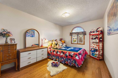 2203 Sirocco Drive Sw, Calgary, AB - Indoor Photo Showing Bedroom