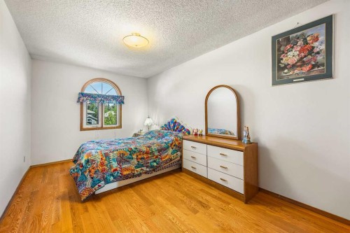 2203 Sirocco Drive Sw, Calgary, AB - Indoor Photo Showing Bedroom