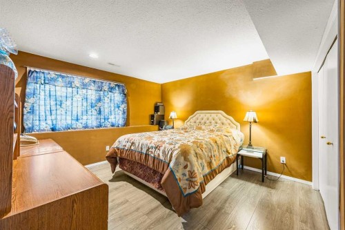 2203 Sirocco Drive Sw, Calgary, AB - Indoor Photo Showing Bedroom