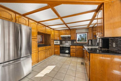 2203 Sirocco Drive Sw, Calgary, AB - Indoor Photo Showing Kitchen