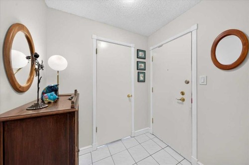 2410-202 Braeglen Close Sw, Calgary, AB - Indoor Photo Showing Other Room