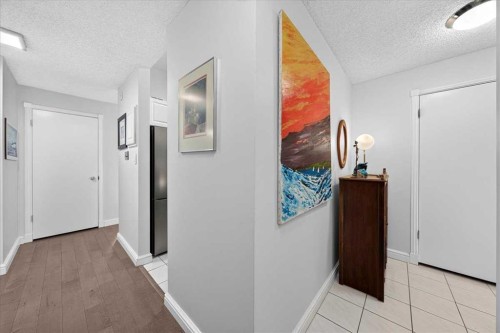 2410-202 Braeglen Close Sw, Calgary, AB - Indoor Photo Showing Other Room