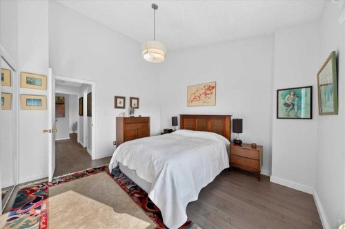 2410-202 Braeglen Close Sw, Calgary, AB - Indoor Photo Showing Bedroom
