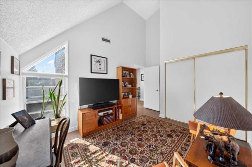 2410-202 Braeglen Close Sw, Calgary, AB - Indoor