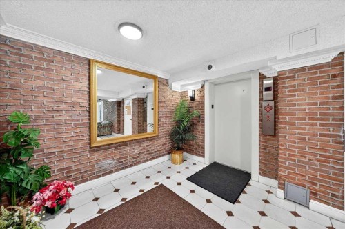 2410-202 Braeglen Close Sw, Calgary, AB -  Photo Showing Other Room