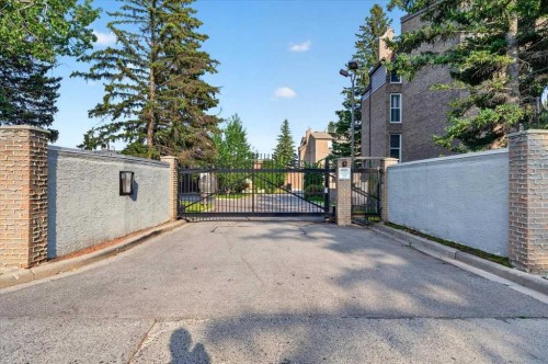 2410-202 Braeglen Close Sw, Calgary, AB - Outdoor