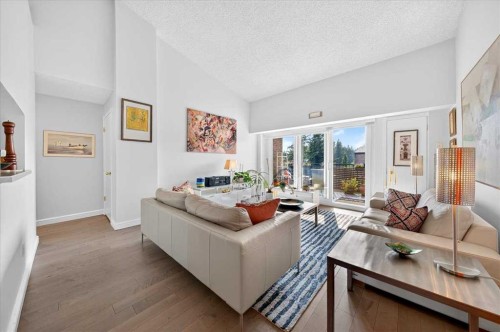 2410-202 Braeglen Close Sw, Calgary, AB - Indoor Photo Showing Living Room