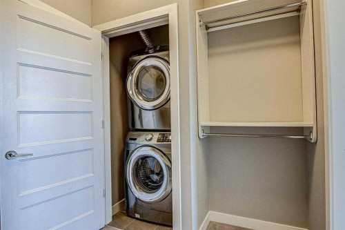 401-145 Burma Star Road Sw, Calgary, AB - Indoor Photo Showing Laundry Room
