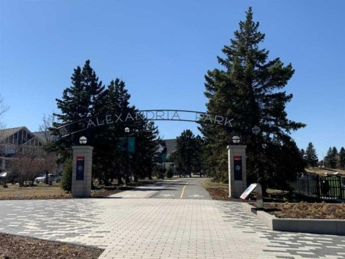 401-145 Burma Star Road Sw, Calgary, AB - Outdoor