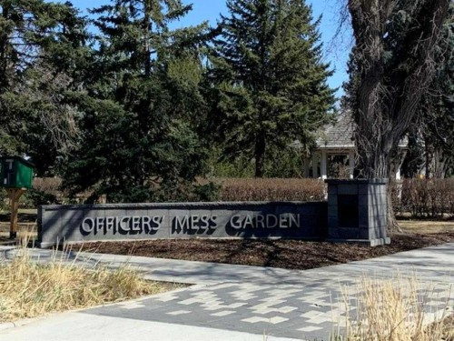 401-145 Burma Star Road Sw, Calgary, AB - Outdoor