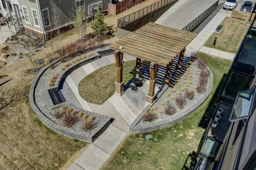 401-145 Burma Star Road Sw, Calgary, AB - Outdoor