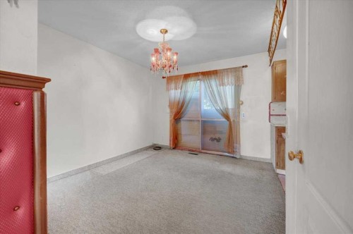 2025 40 Street Se, Calgary, AB - Indoor Photo Showing Other Room