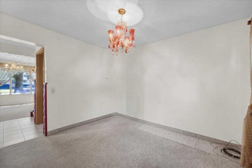 2025 40 Street Se, Calgary, AB - Indoor Photo Showing Other Room