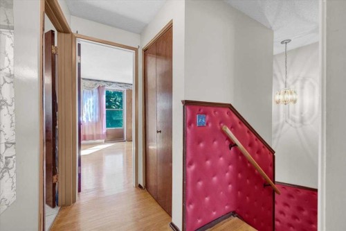2025 40 Street Se, Calgary, AB - Indoor Photo Showing Other Room