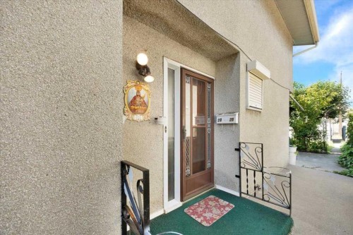 2025 40 Street Se, Calgary, AB - Outdoor