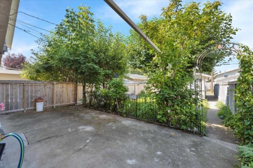 2025 40 Street Se, Calgary, AB - Outdoor