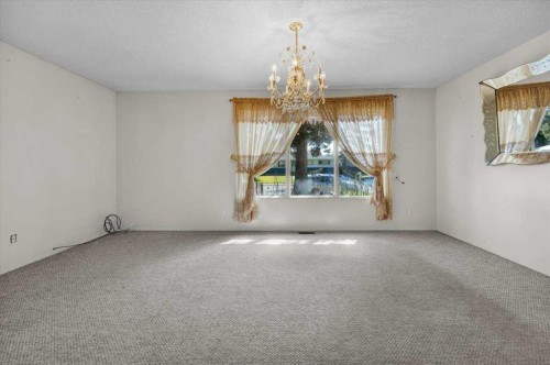 2025 40 Street Se, Calgary, AB - Indoor Photo Showing Other Room