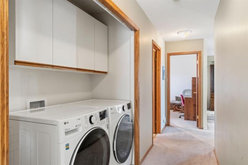 48 Headlands Close, Cochrane, AB - Indoor Photo Showing Laundry Room