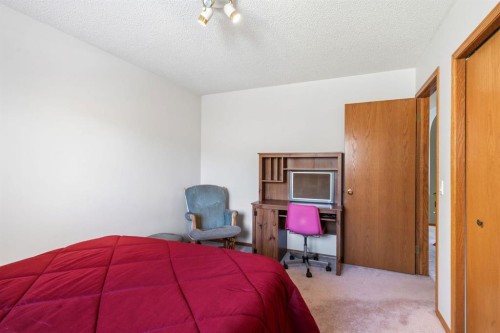 48 Headlands Close, Cochrane, AB - Indoor