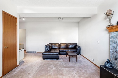 48 Headlands Close, Cochrane, AB - Indoor